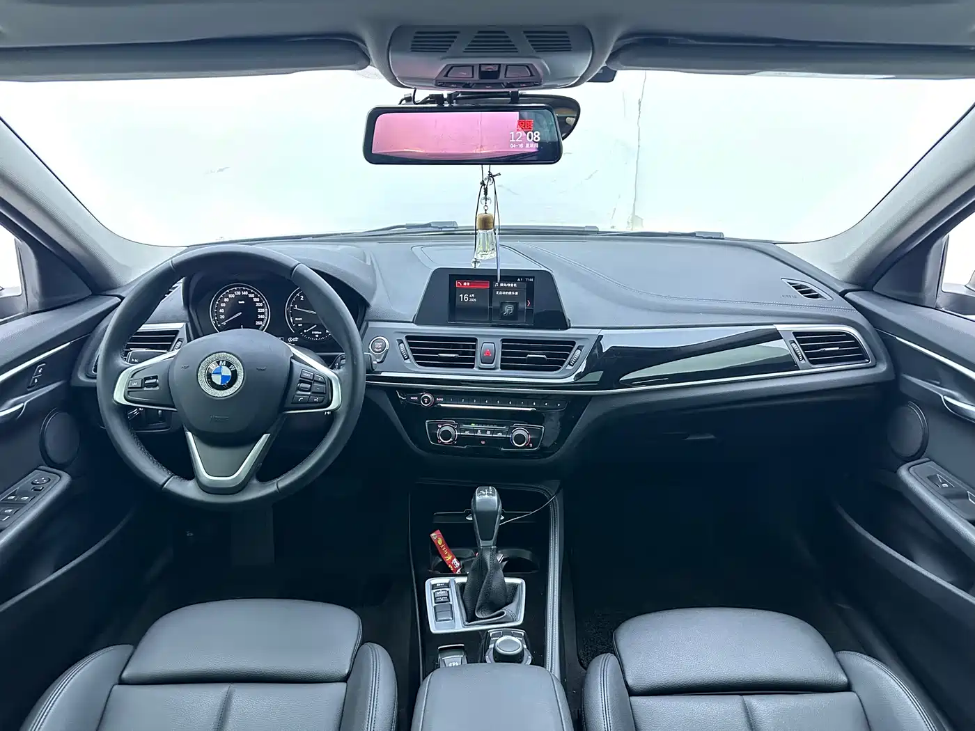 BMW 1 Series 2018 118i Sport Edition фото 16