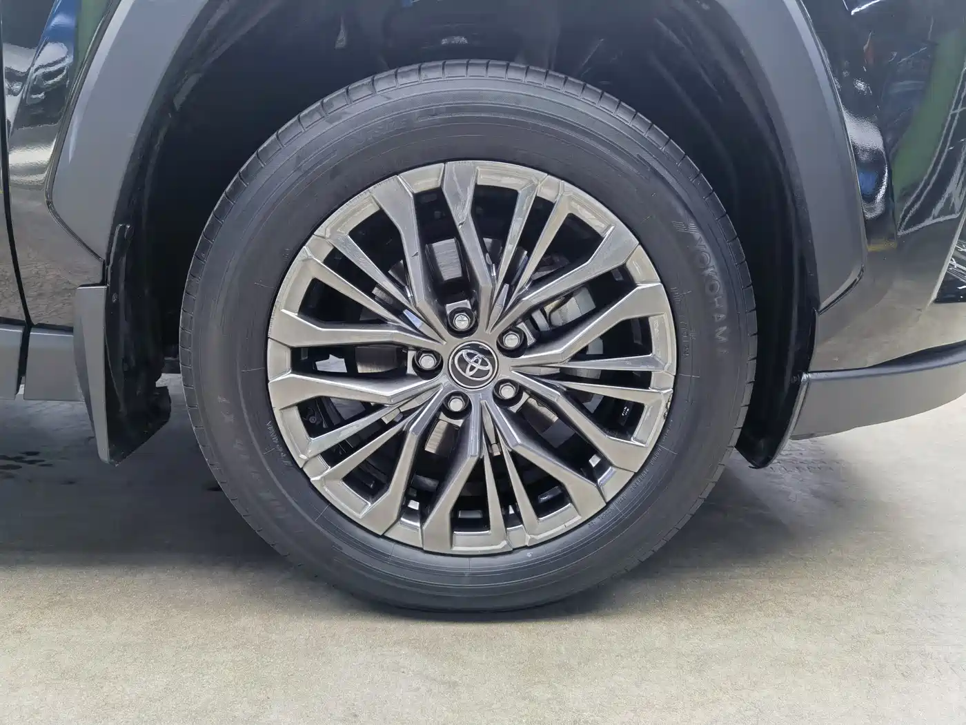 Toyota Wildlander 2023 2.0L CVT AWD Luxury PLUS фото 17