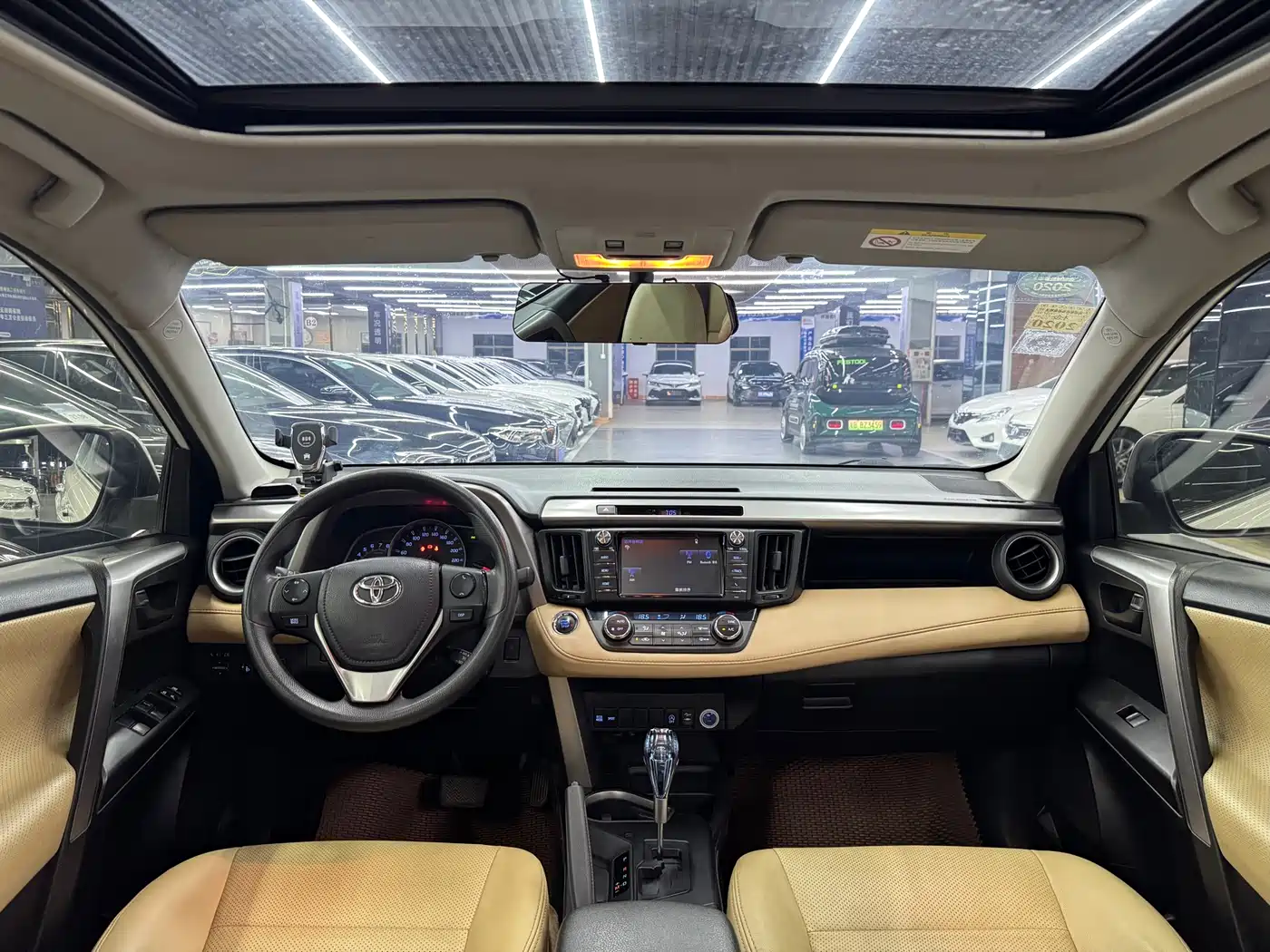 Toyota RAV4 Rongfang 2016 2.0L CVT 2WD Trend (China V) фото 6