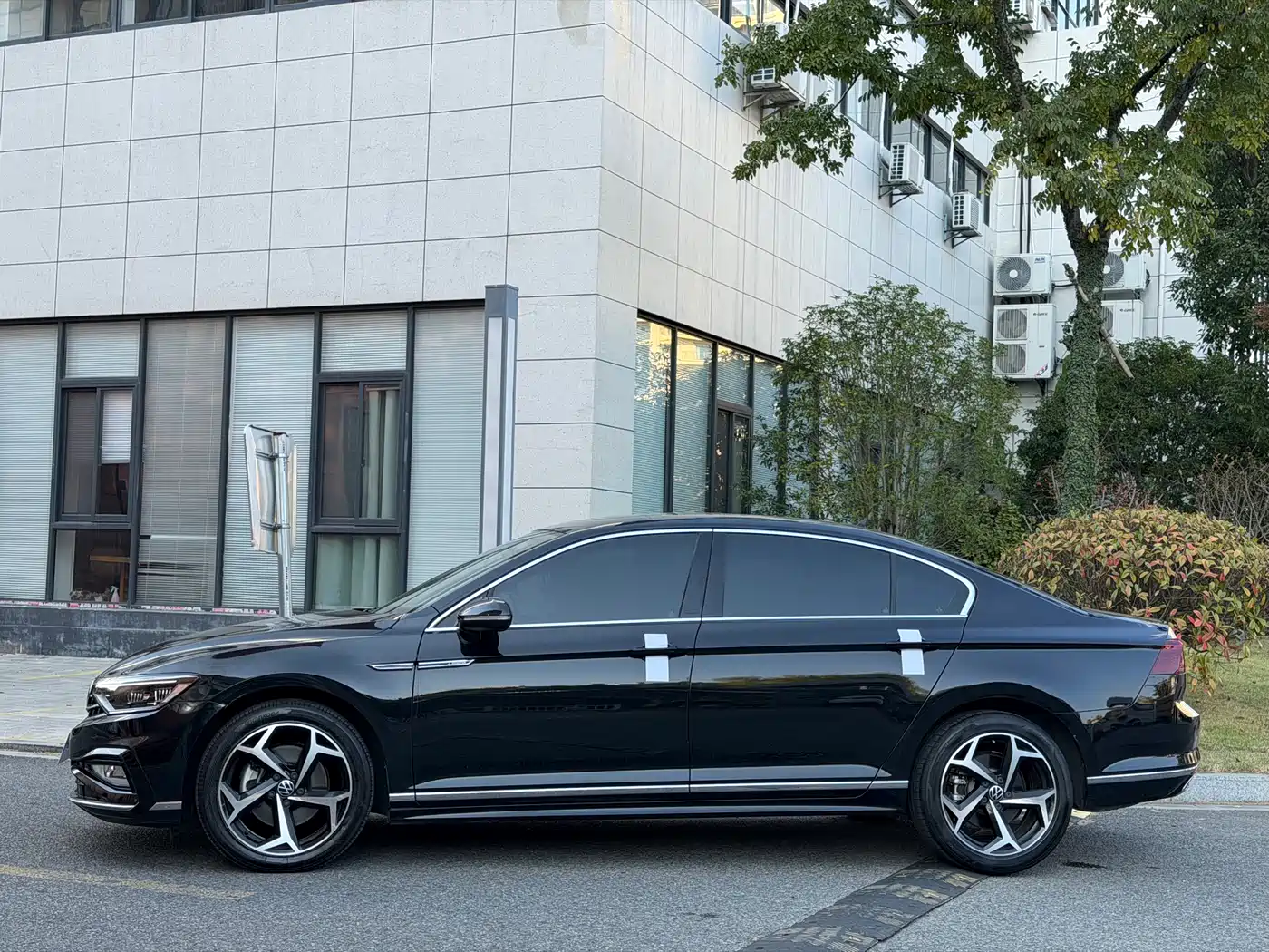 Volkswagen Magotan 2021 330TSI DSG 30th Anniversary Edition фото 5
