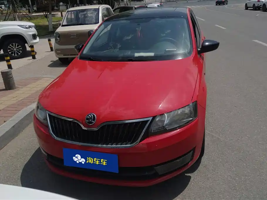 Škoda Skoda Rapid Spaceback 2014 1.6L Automatic Joy Edition фото 2