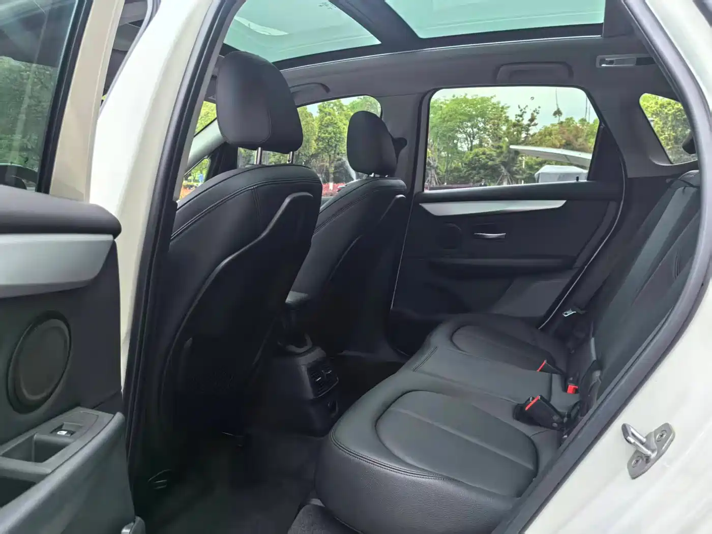 BMW 2 Series Touring 2016 220i Leading Model фото 11