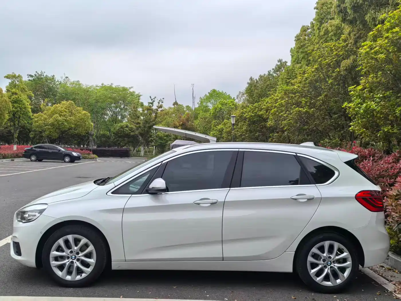 BMW 2 Series Touring 2016 220i Leading Model фото 8