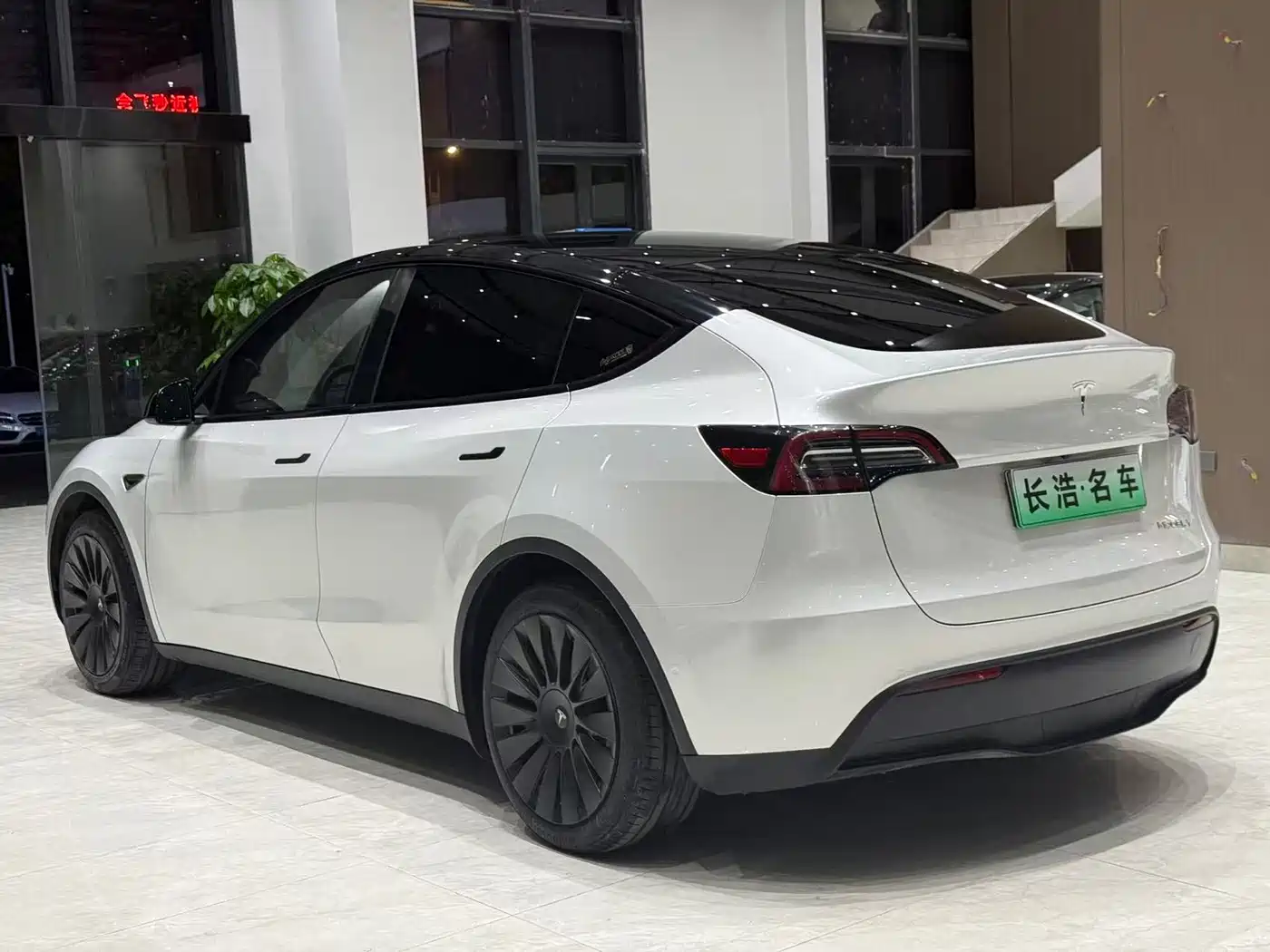 TESLA MODEL Y