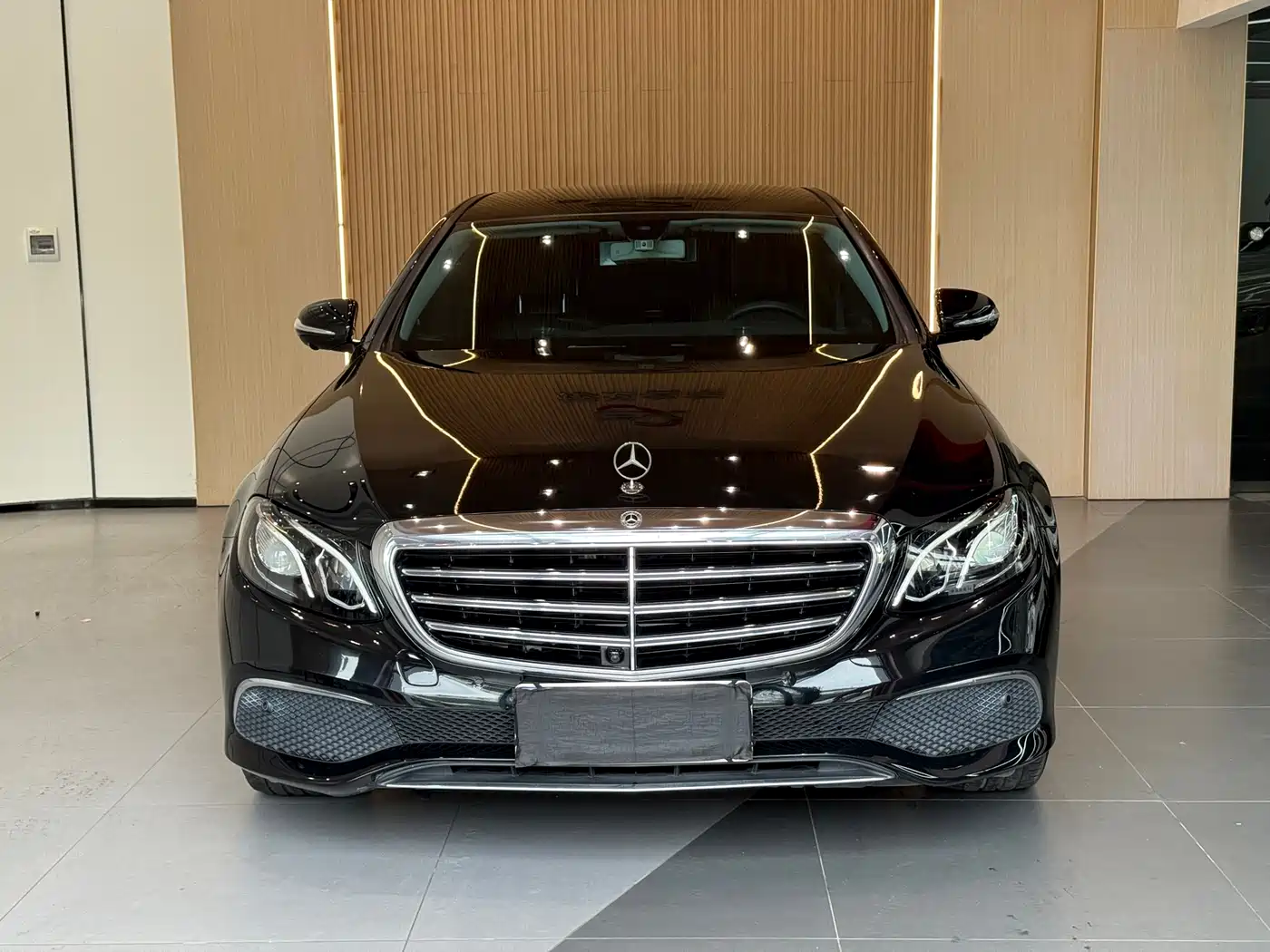 Mercedes-Benz E-Class 2018 E 300 L Luxury фото 2