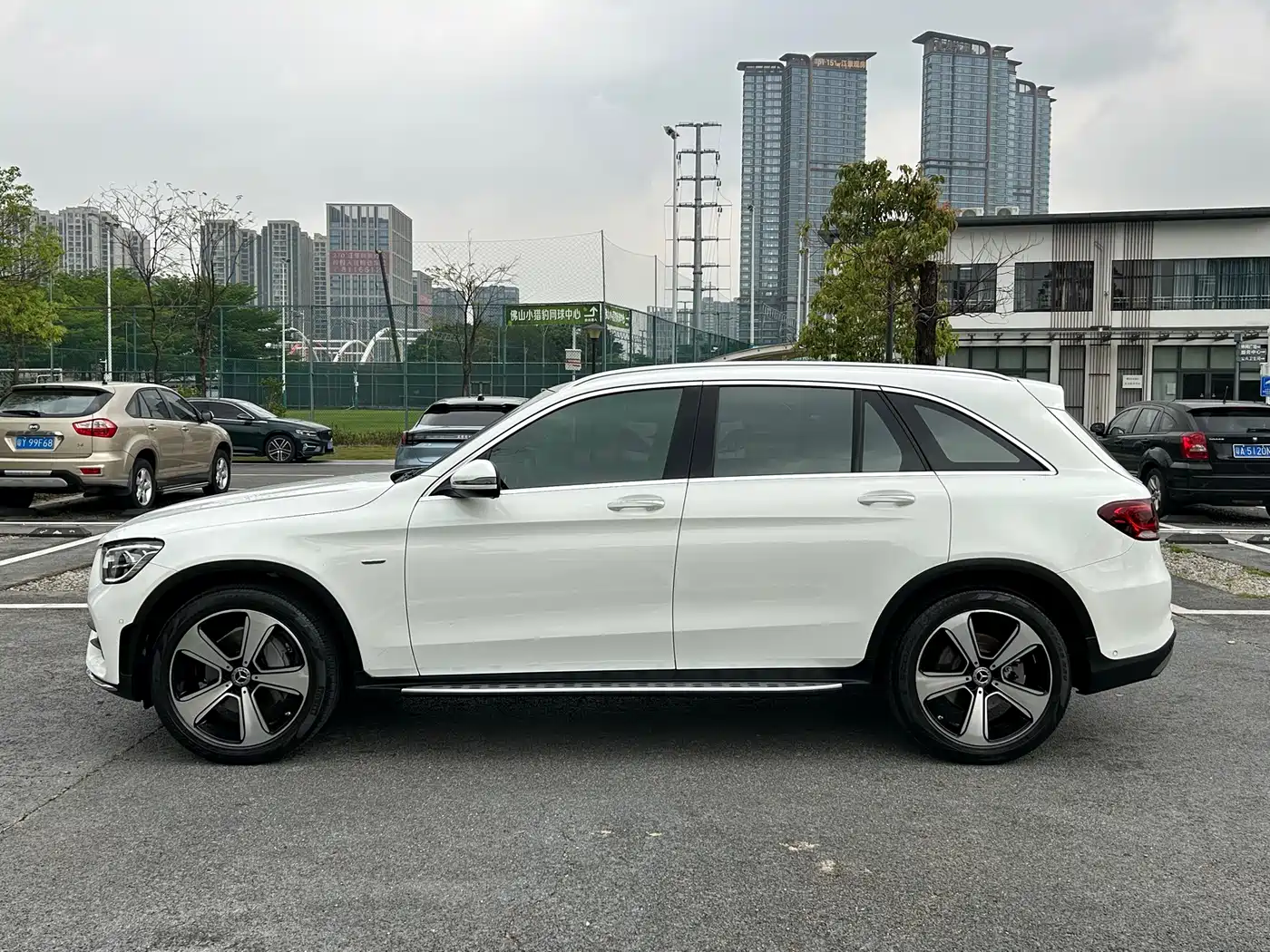 MERCEDES-BENZ GLC