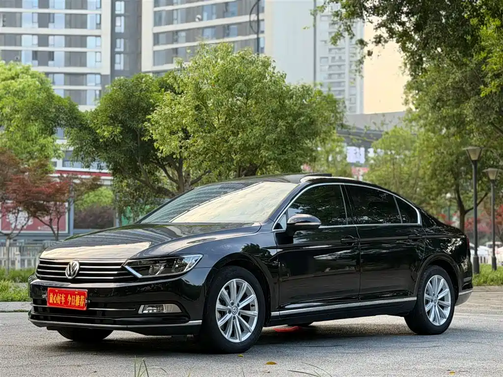 Volkswagen Magotan 2018 330TSI DSG Leading фото 3