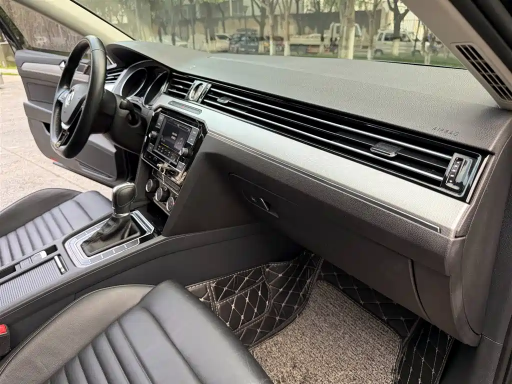 Volkswagen Magotan 2018 330TSI DSG Leading фото 17
