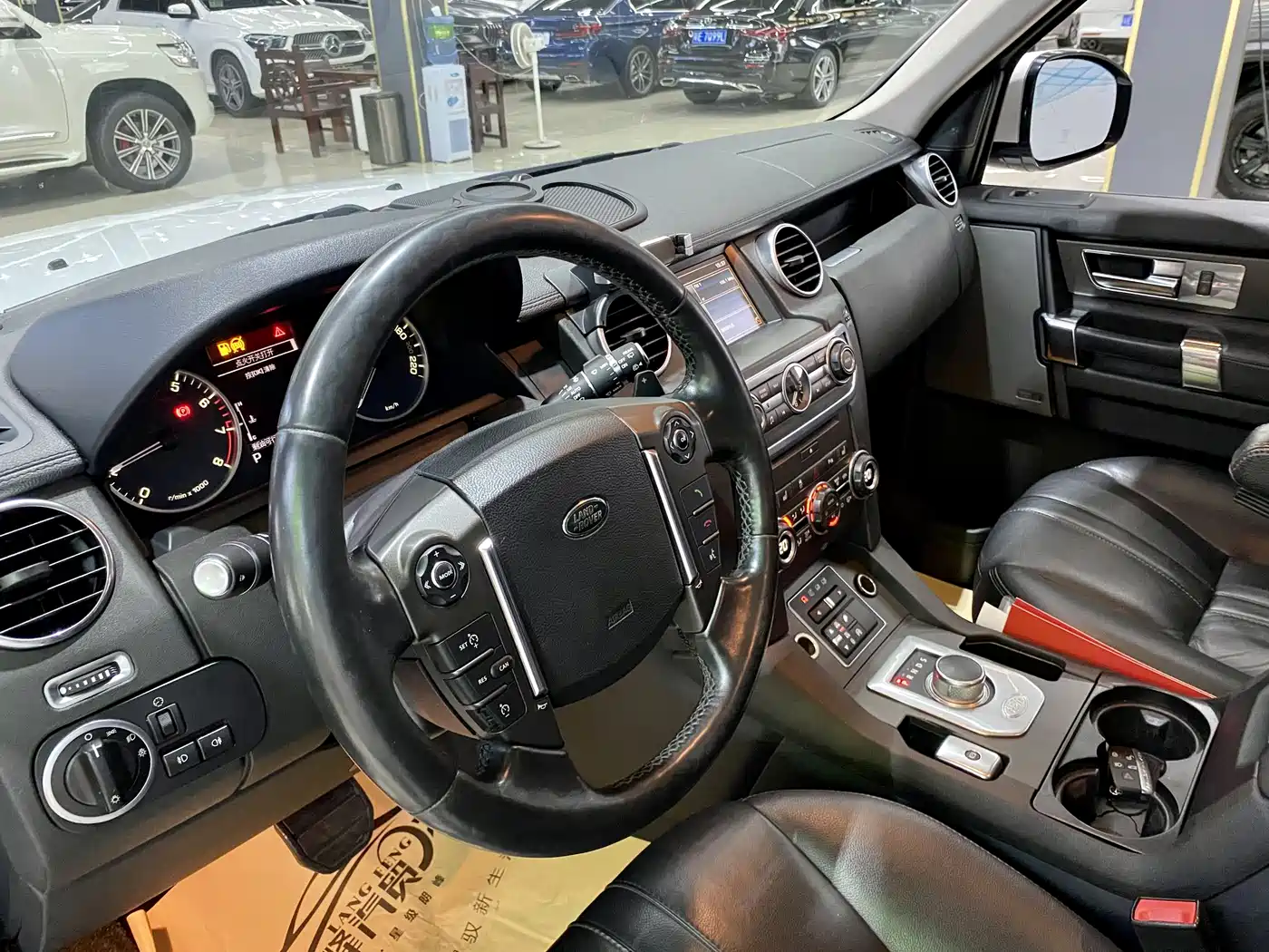 Land Rover Discovery 2014 3.0 SC V6 HSE фото 15