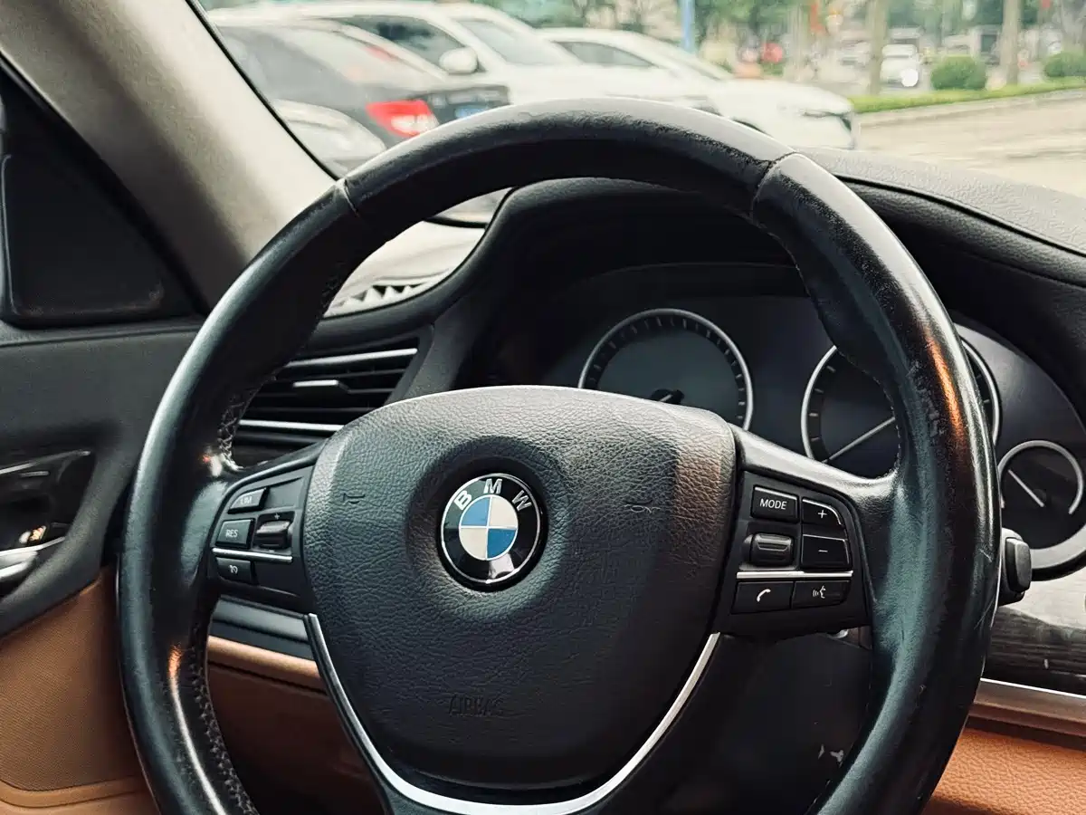 BMW 7 Series 2014 730Li Premium фото 33