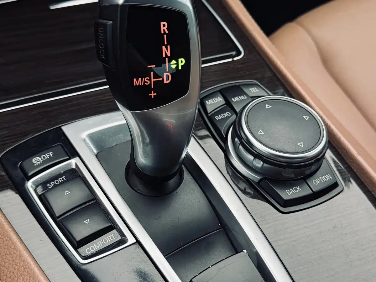 BMW 7 Series 2014 730Li Premium фото 40