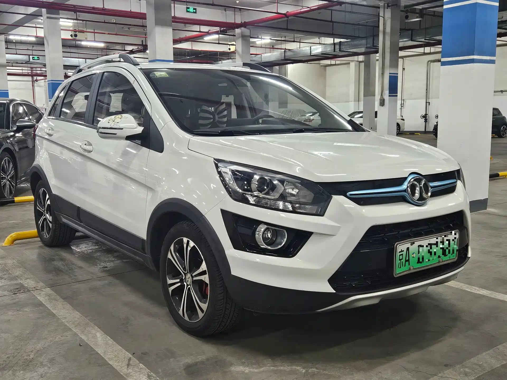 Фото 2 - BAIC New Energy EX