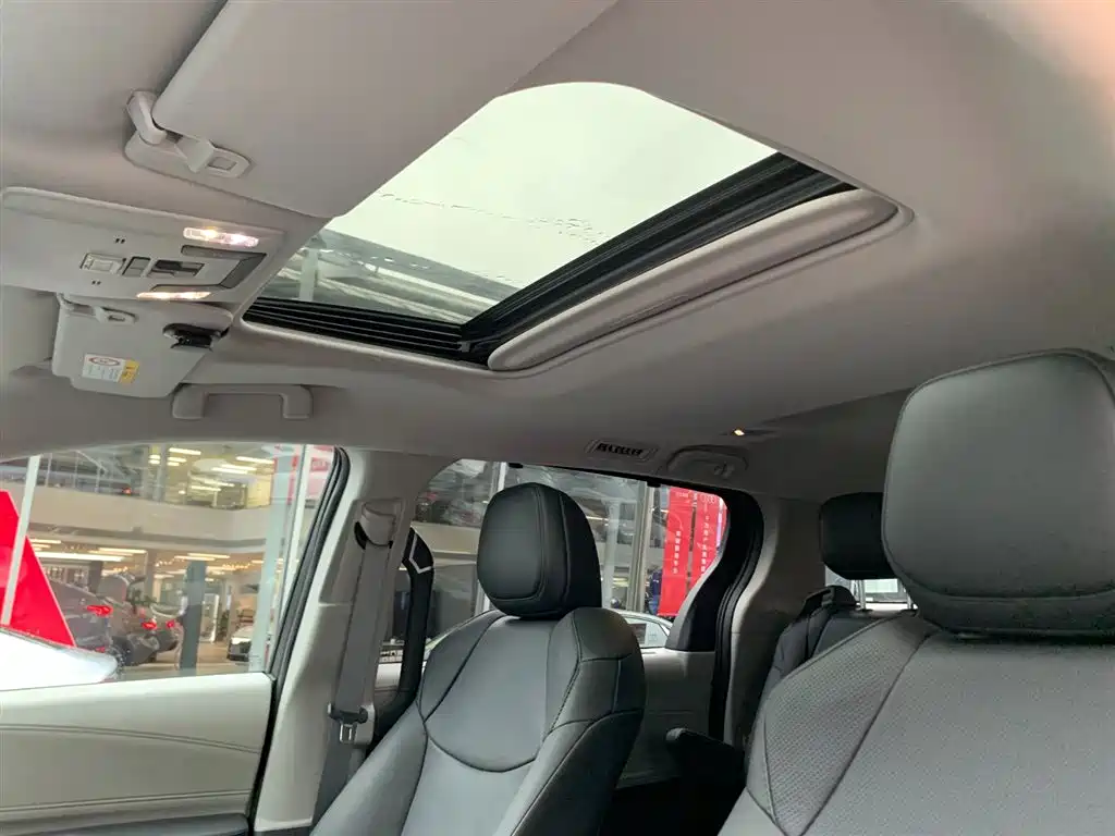 Toyota Sienna 2024 2.5L Hybrid Comfort Edition фото 19