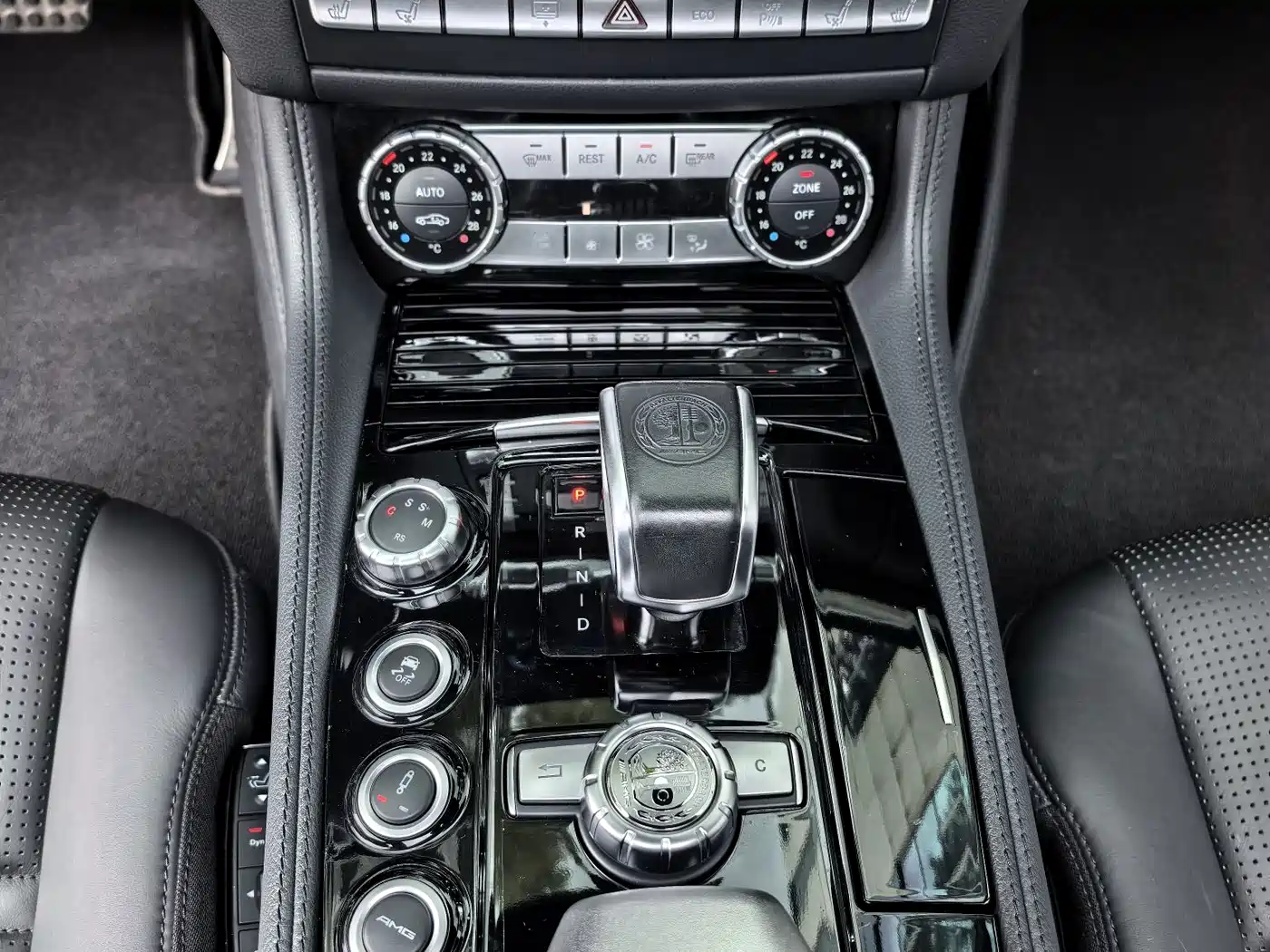 Mercedes-Benz CLS AMG 2015 AMG CLS 63 4MATIC фото 13