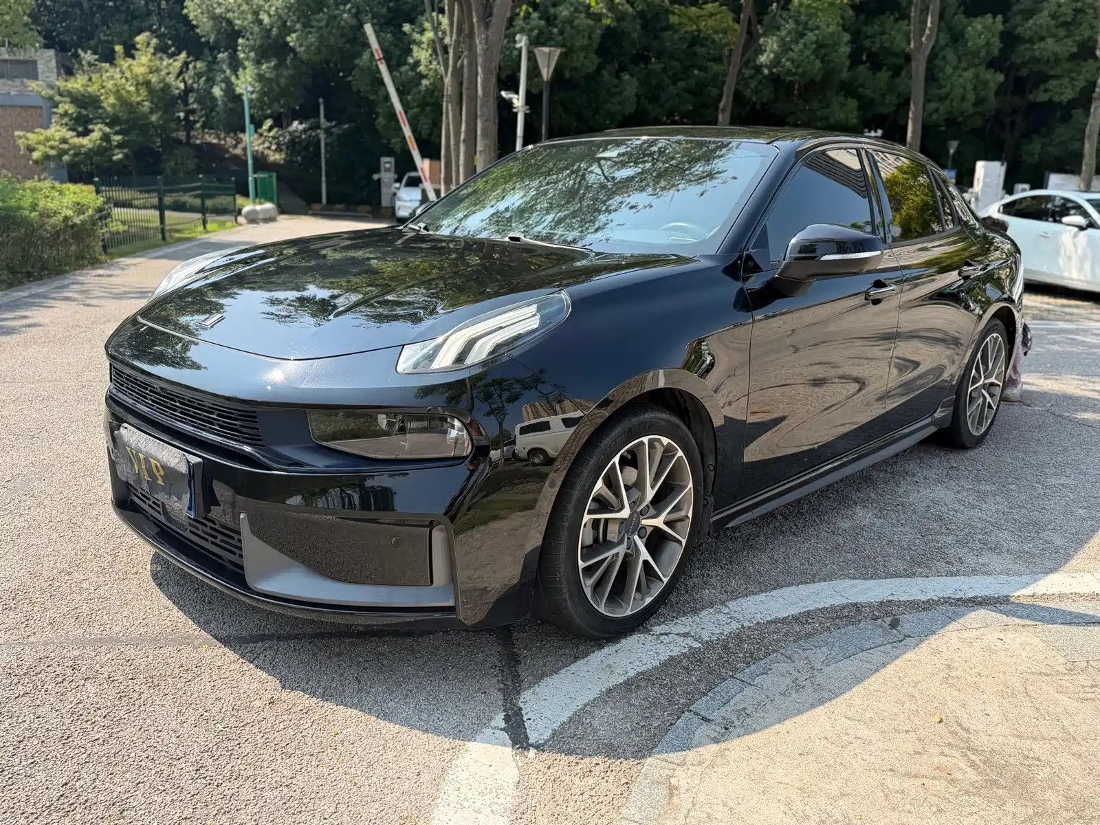 Фото 1 - Lynk & Co 03