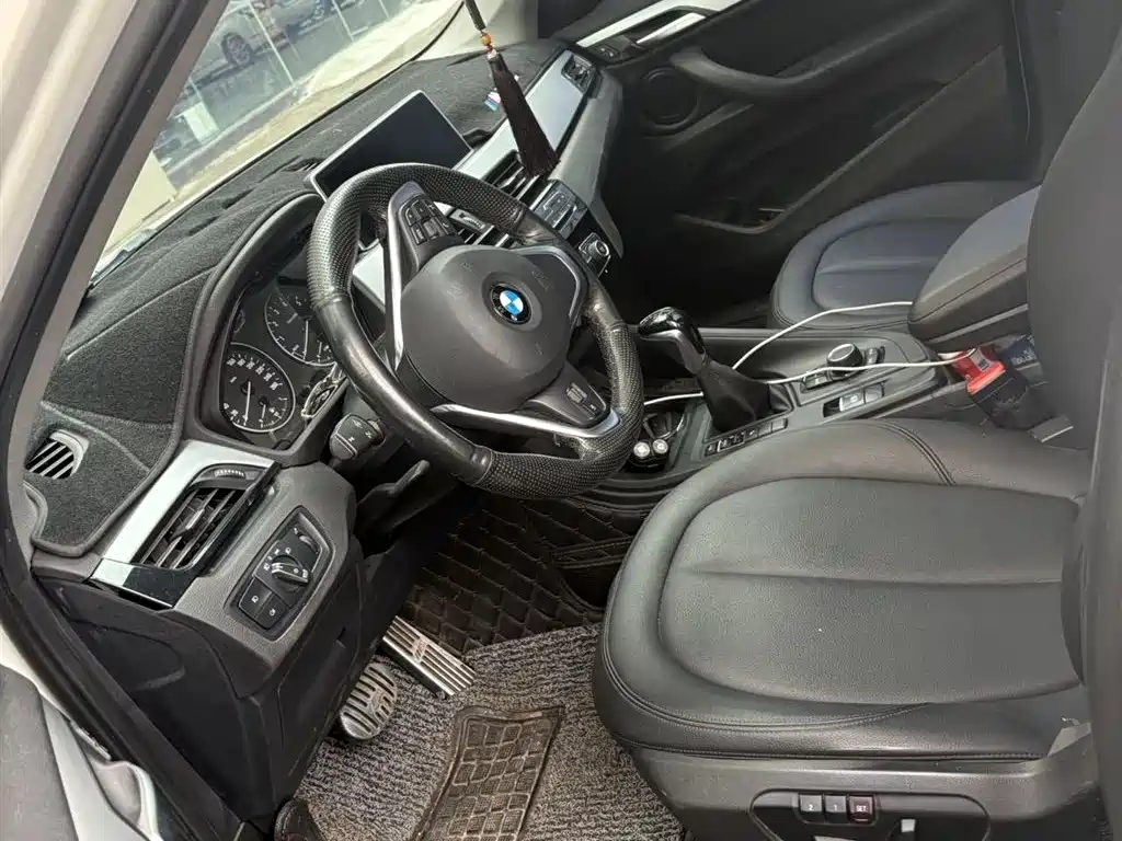 BMW X1 2016 sDrive18Li Premium Model фото 3