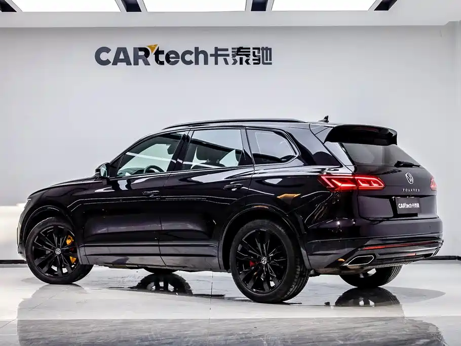 Фото 4 - Volkswagen Touareg