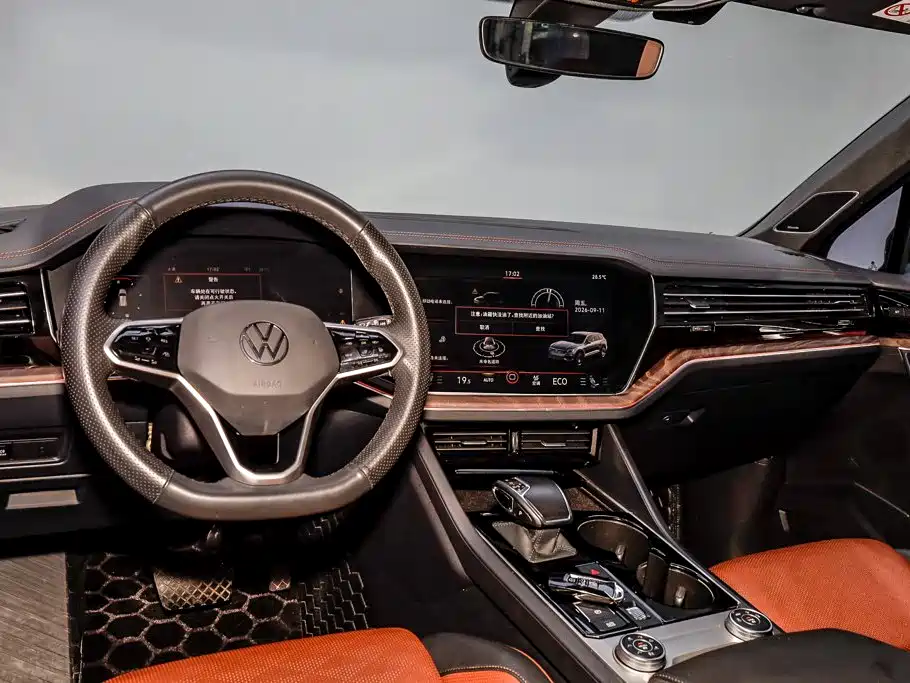 Фото 24 - Volkswagen Touareg