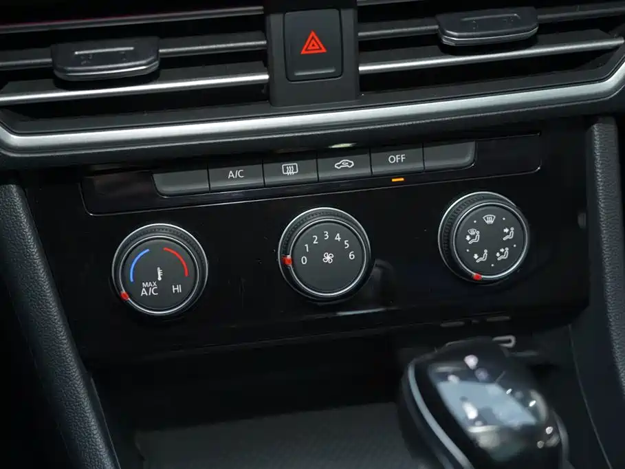 Volkswagen Sagitar 2023 300TSI DSG Surpassing Edition фото 9