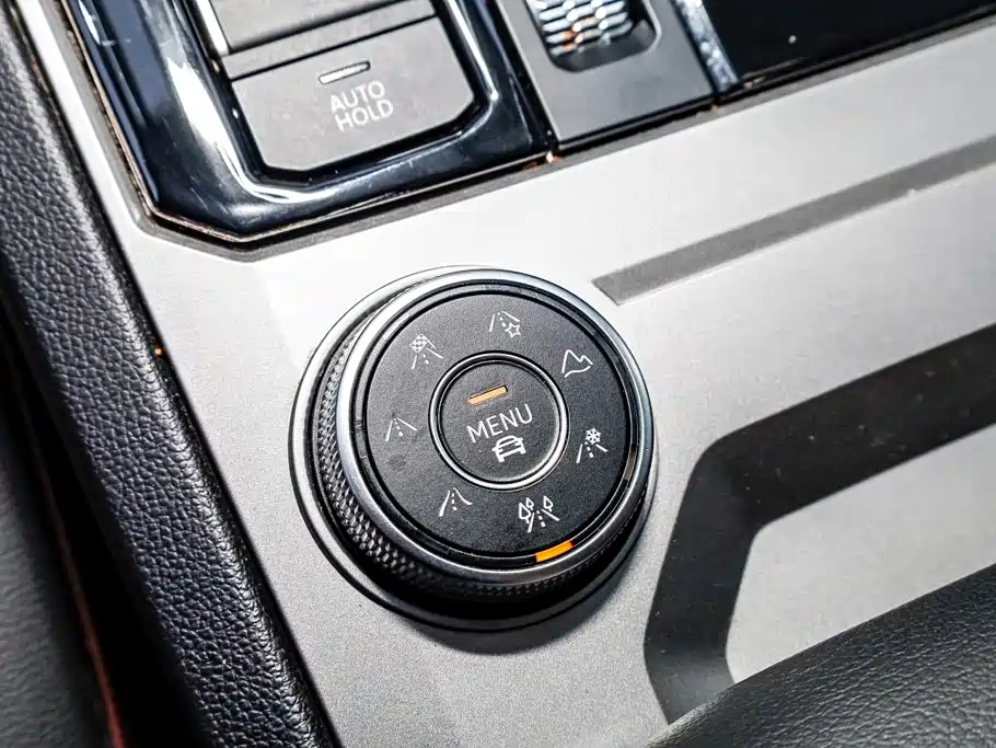 Фото 18 - Volkswagen Touareg
