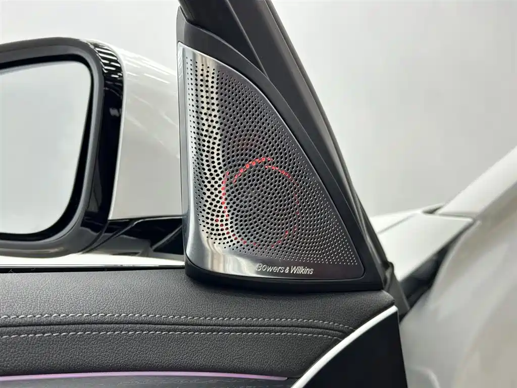 BMW 5 Series 2023 530Li Leading M Sport Package фото 8