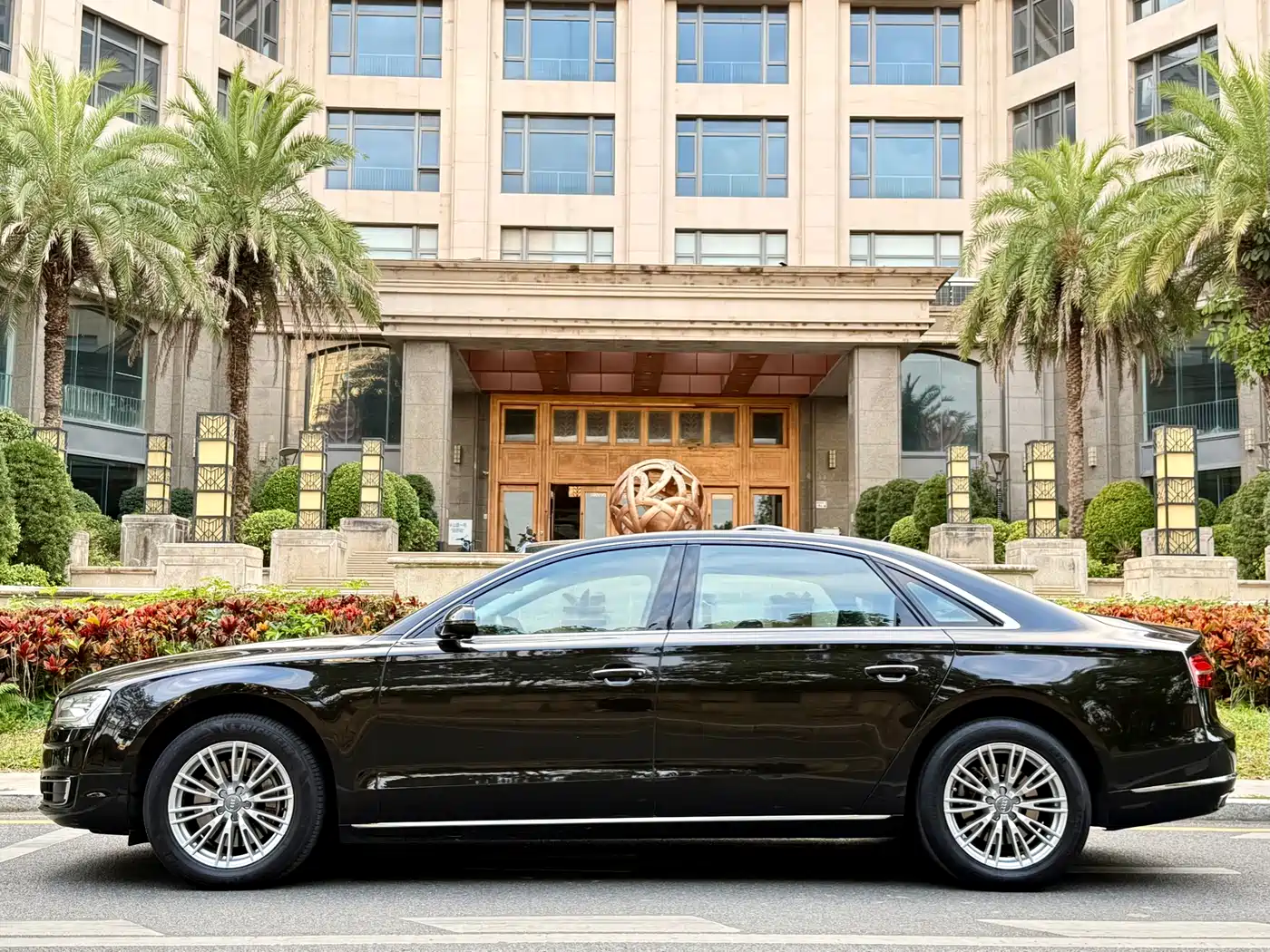 Audi A8 2014 A8L 45 TFSI quattro Comfort фото 4