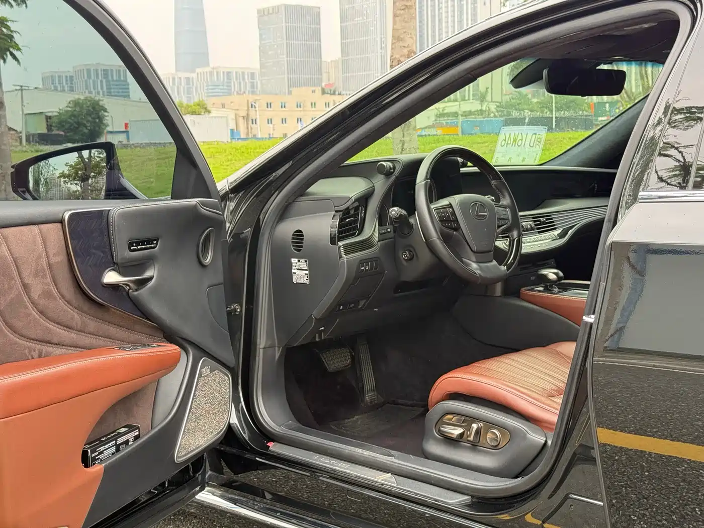 Lexus LS 2018 500h Executive Edition China V фото 8