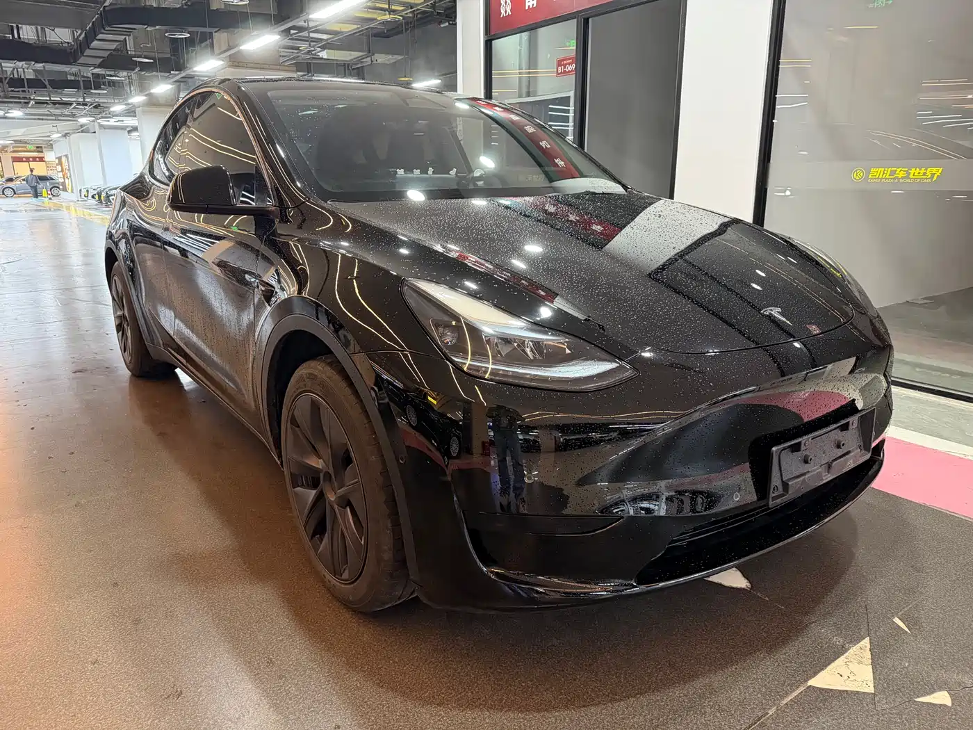 TESLA MODEL Y