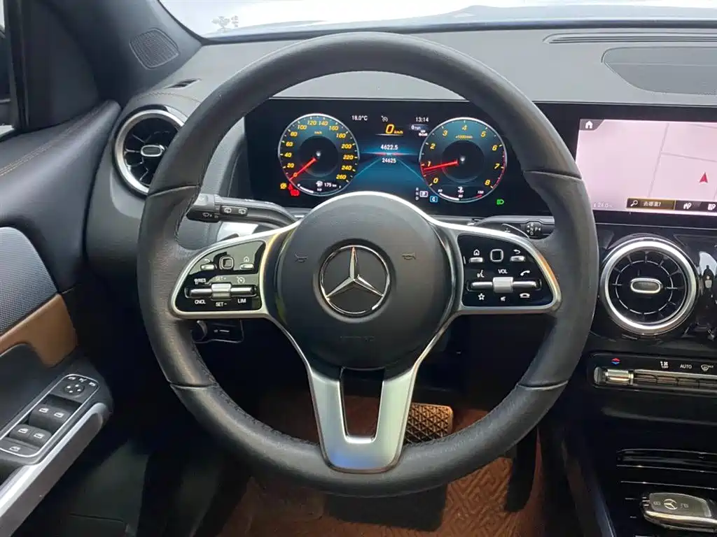 MERCEDES-BENZ GLB