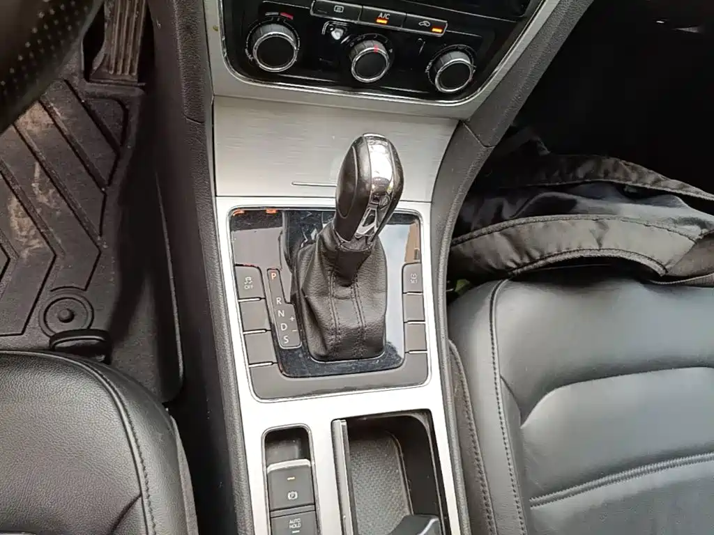 Фото 14 - Volkswagen Passat