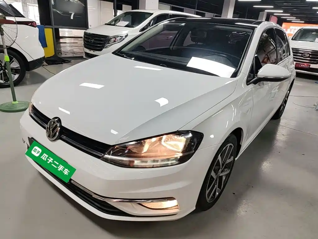 Photo 2 - Volkswagen Golf