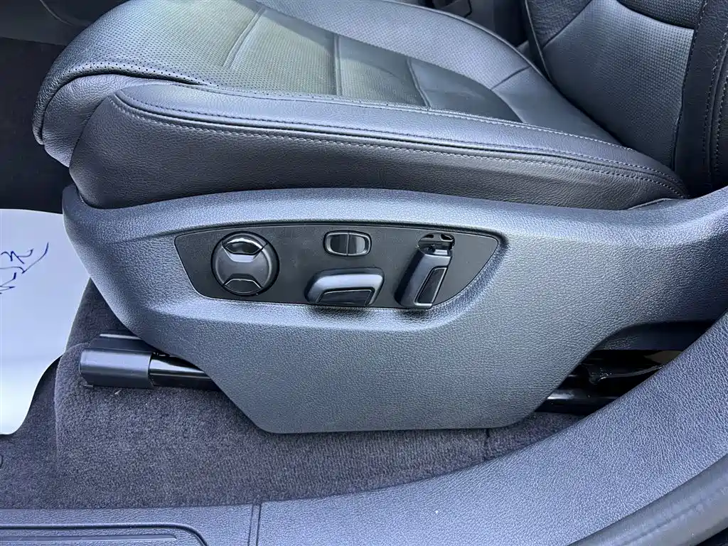 Volkswagen Touareg 2017 3.0TSI Explorer Edition фото 18
