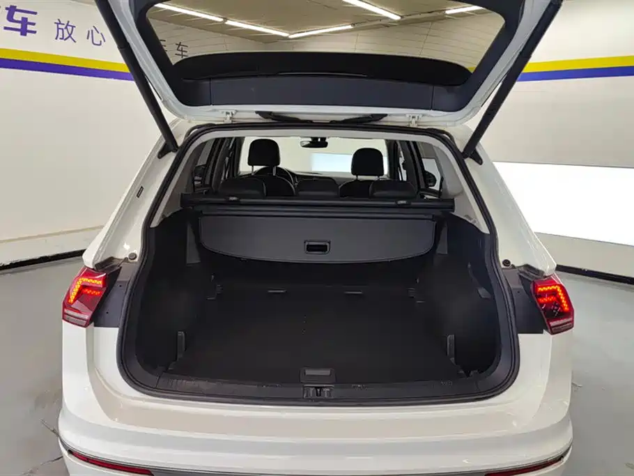 Volkswagen Tiguan L 2020 330TSI Auto 2WD R-Line Flagship China VI фото 4