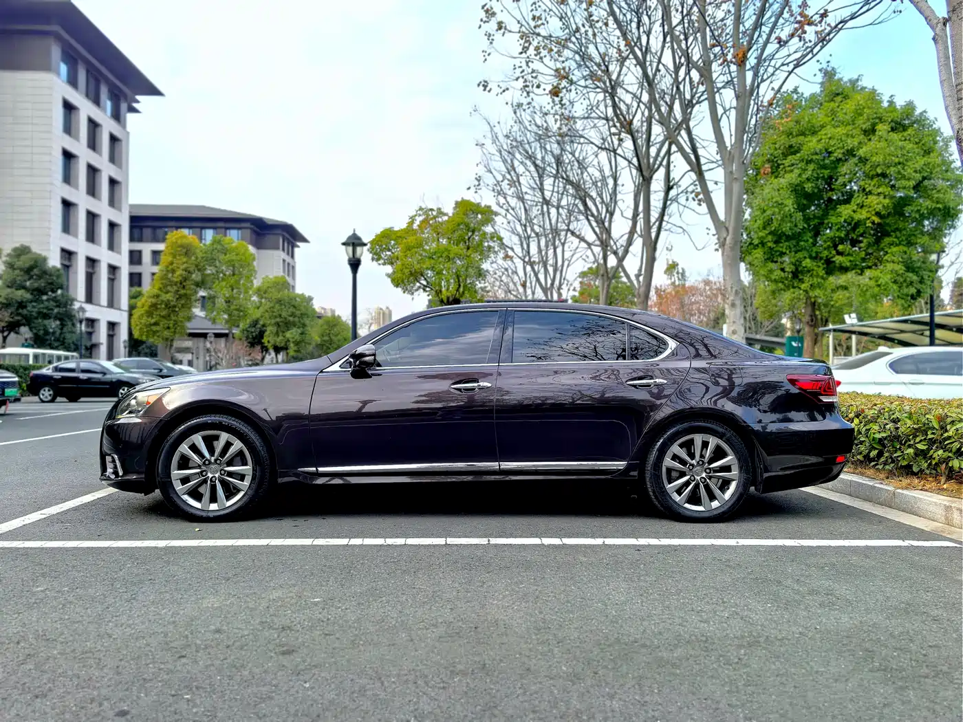 Lexus LS 2016 460L фото 4