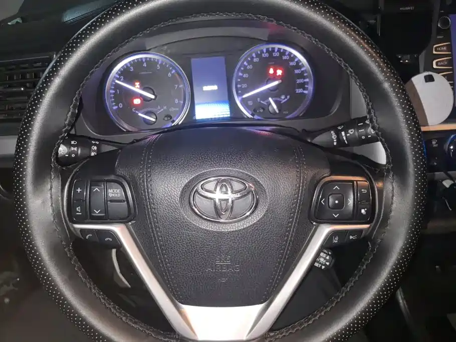 Фото 15 - Toyota Highlander