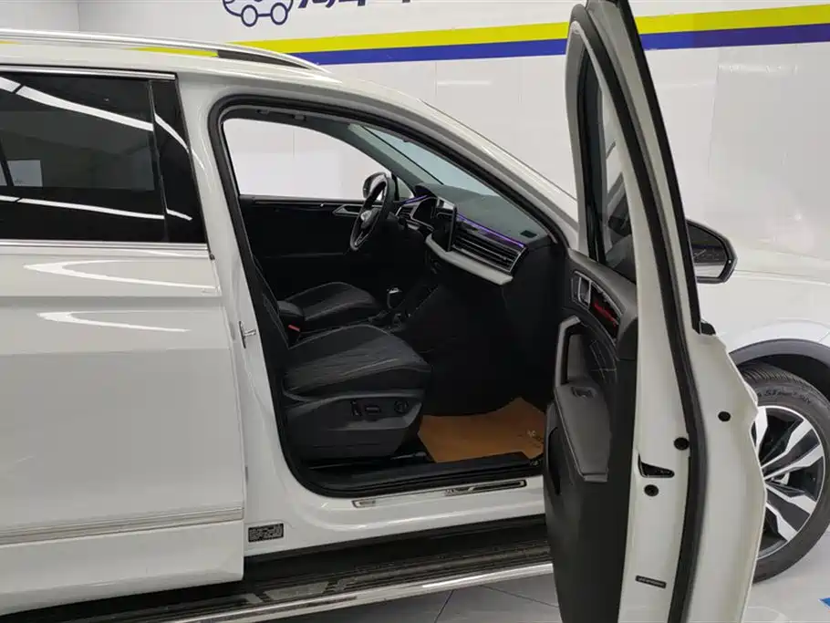 Volkswagen Tiguan L 2024 Outstanding 330TSI Auto 2WD R-Line Dragon Glory Edition фото 8