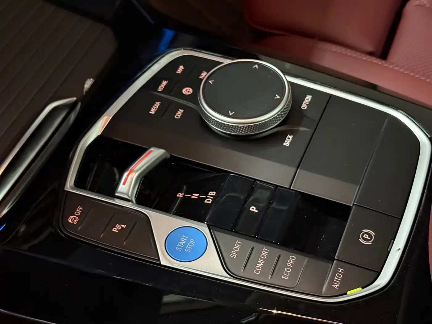 BMW iX3 2024 Leading Edition фото 8