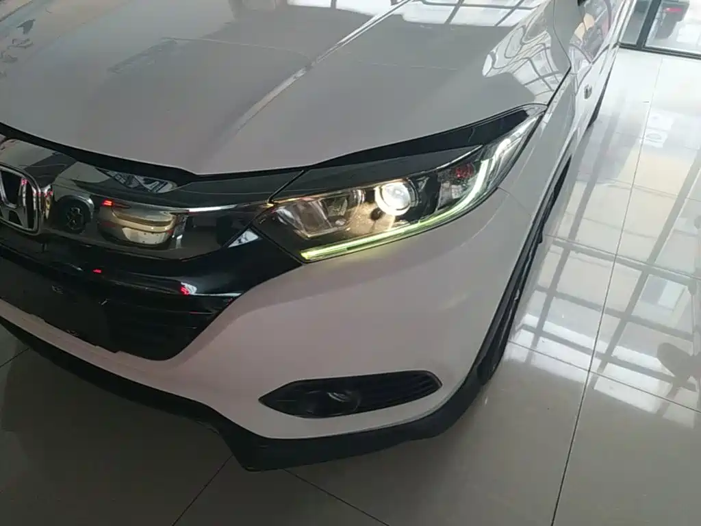 Фото 24 - Honda Vezel