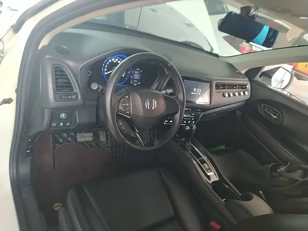 Фото 10 - Honda Vezel
