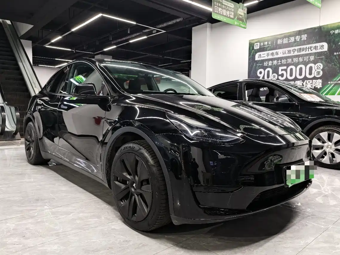 TESLA MODEL Y