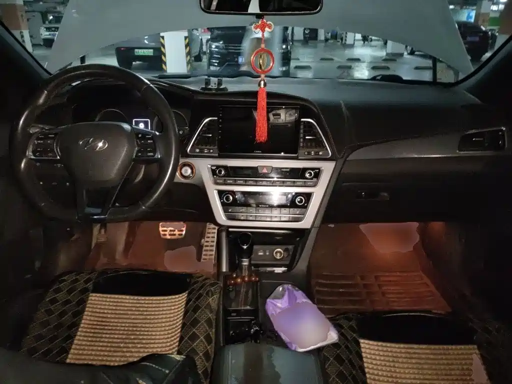 Photo 10 - Hyundai Sonata