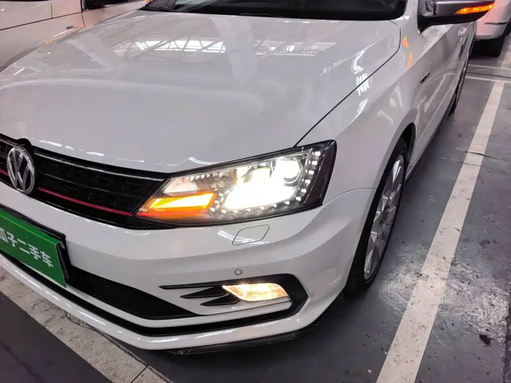 Фото 24 - Volkswagen Sagitar
