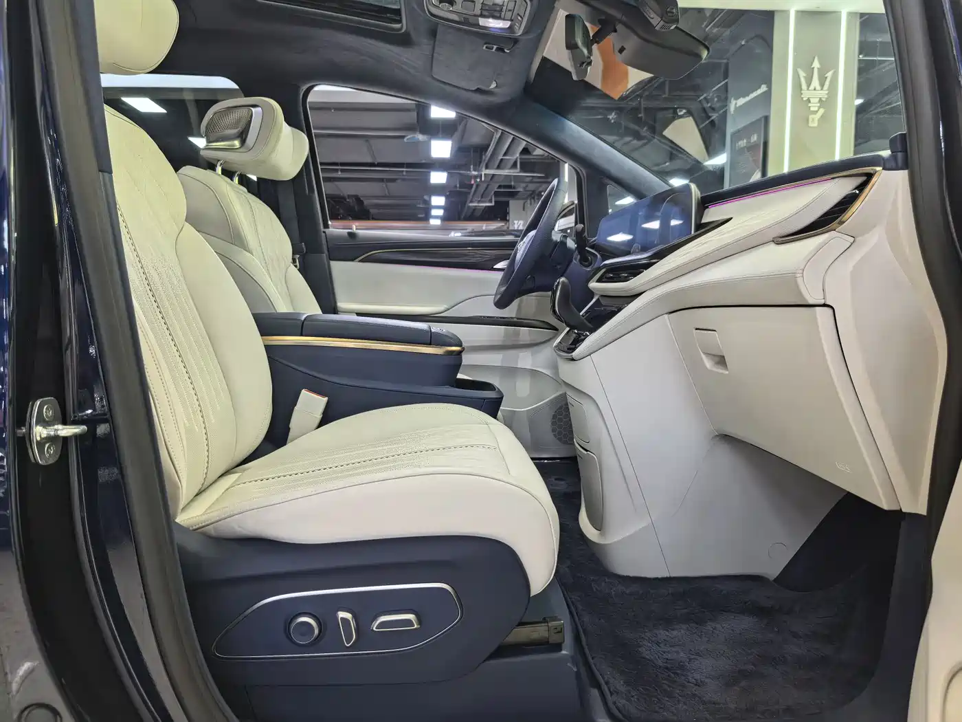 Buick GL8 2022 Avenir 4-Seater Prestige Edition фото 11