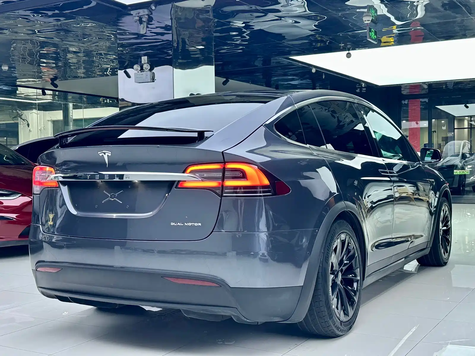 Фото 14 - Tesla Model X