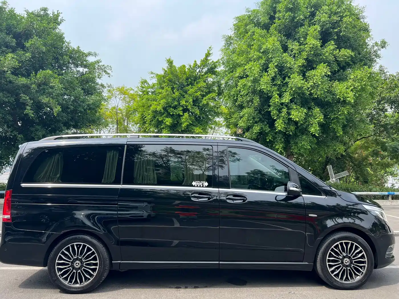 Mercedes-Benz V-Class 2018 V 260 Premium Edition China VI фото 5