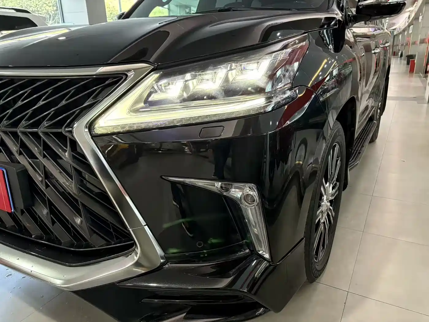 Lexus LX 2019 570 Peak Special Edition фото 13