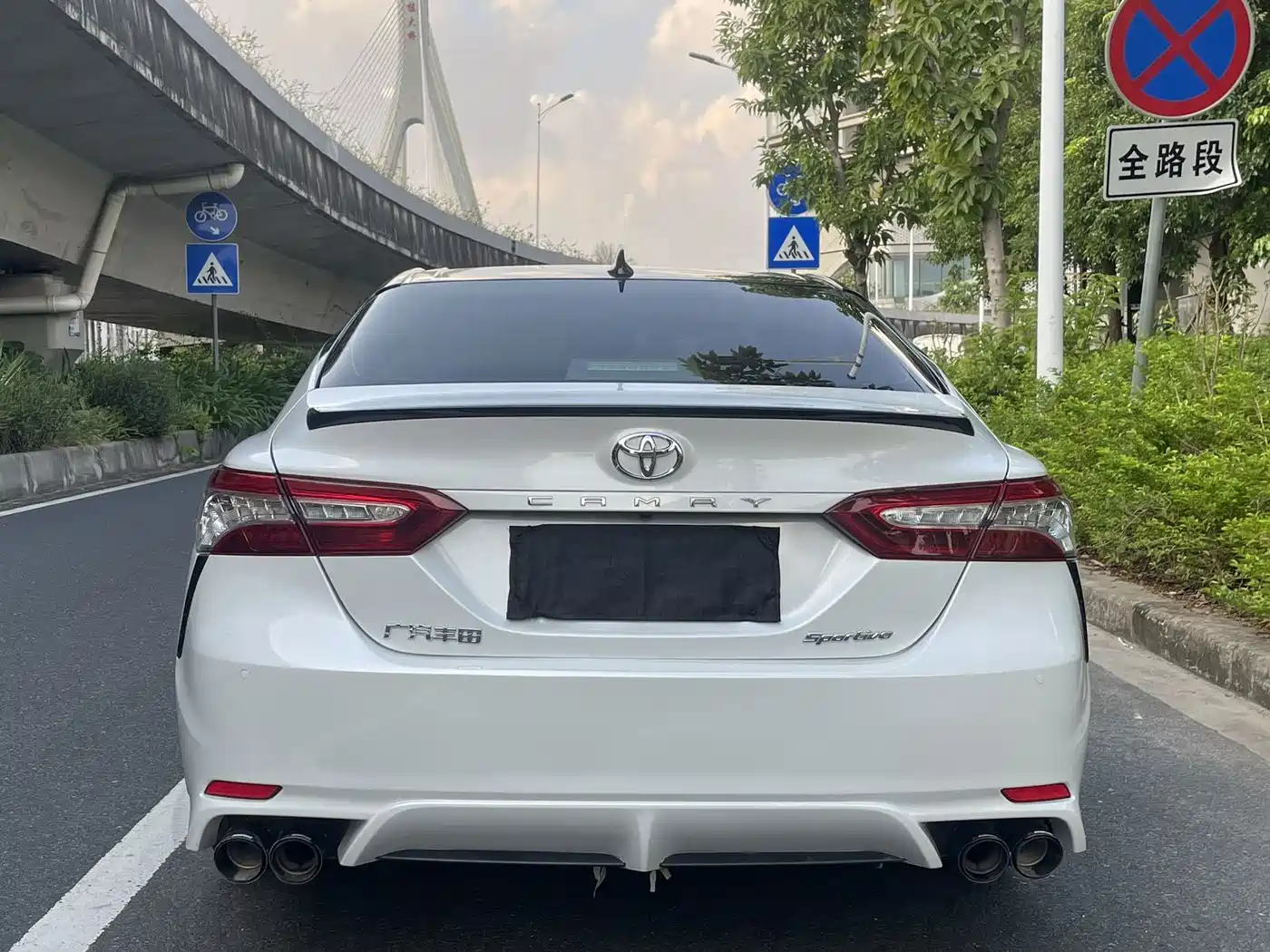 Фото 8 - Toyota Camry