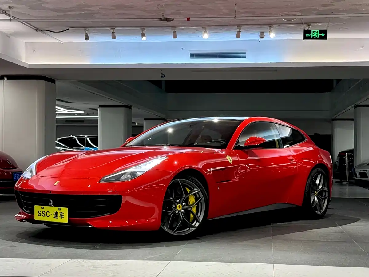 Ferrari GTC4Lusso 2017 3.9T V8