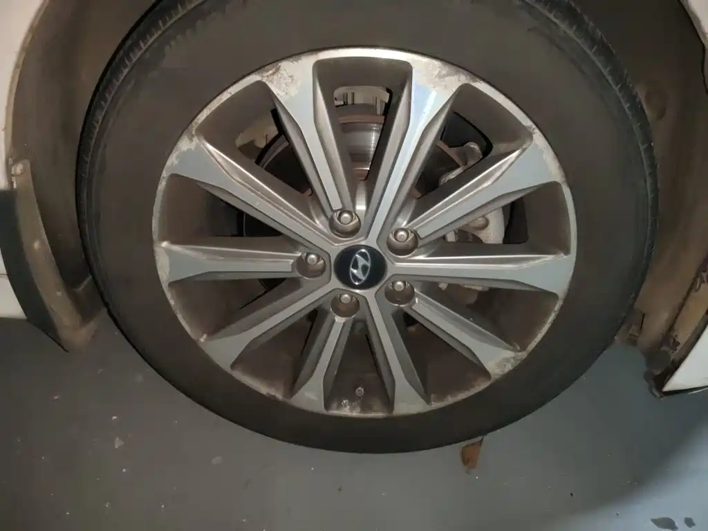 Photo 8 - Hyundai Sonata