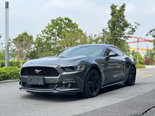 FORD MUSTANG
